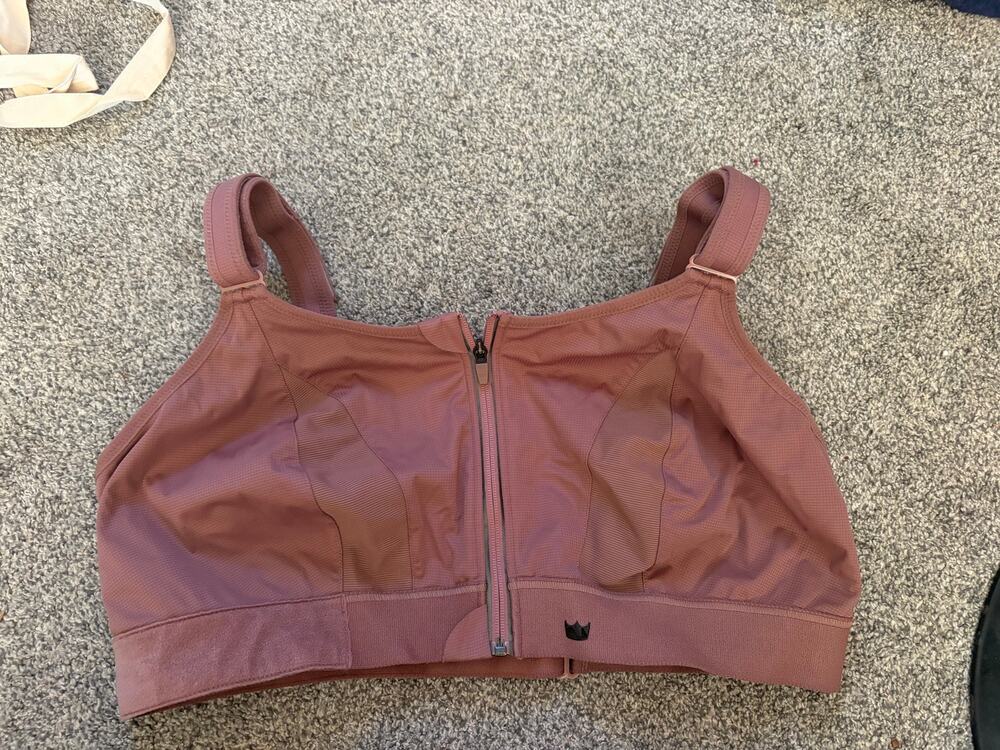 Luxe 6 SHEFIT sports bra
